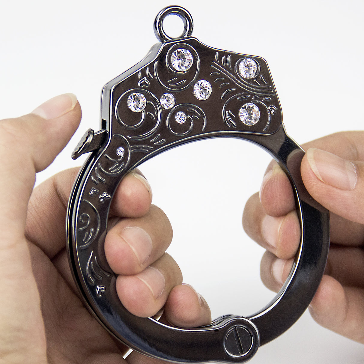 ROOMFUN ZW-027 SM Metal Diamond Fetish Restraint Handcuffs